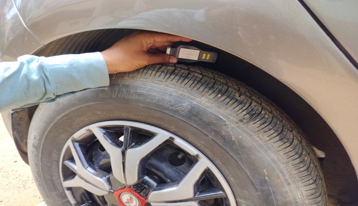 2013 Hyundai i20 MAGNA (O) 1.2, Petrol, Manual, 80,070 km, tyre