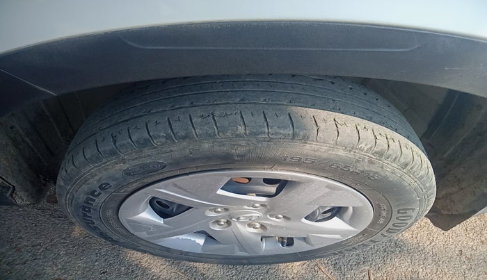 2020 Hyundai VENUE S 1.2, Petrol, Manual, 20,358 km, tyre