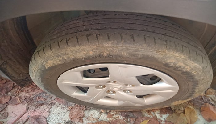 2020 Hyundai VENUE S 1.2, Petrol, Manual, 20,358 km, tyre