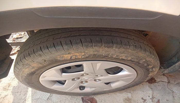 2020 Hyundai VENUE S 1.2, Petrol, Manual, 20,358 km, tyre