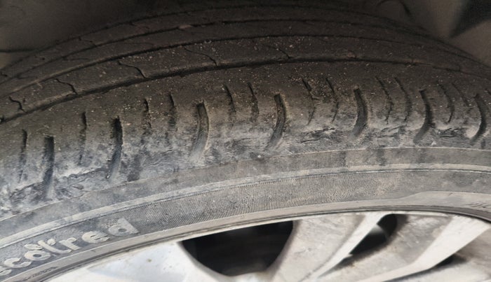 2019 Mahindra XUV300 W8 1.2 PETROL, Petrol, Manual, 97,079 km, tyre