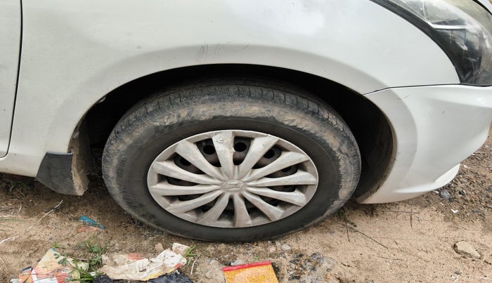 2016 Maruti Swift Dzire VXI (O), Petrol, Manual, 1,35,690 km, tyre