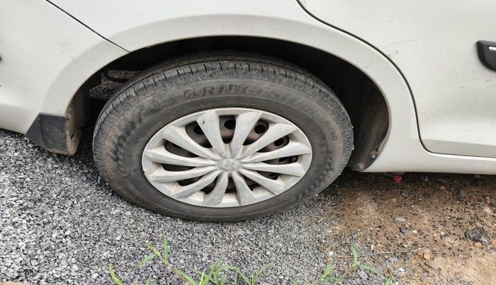 2016 Maruti Swift Dzire VXI (O), Petrol, Manual, 1,35,690 km, tyre