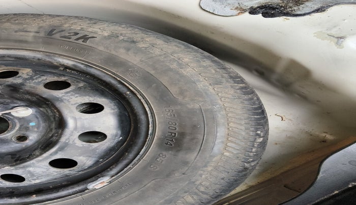 2016 Maruti Swift Dzire VXI (O), Petrol, Manual, 1,35,690 km, tyre