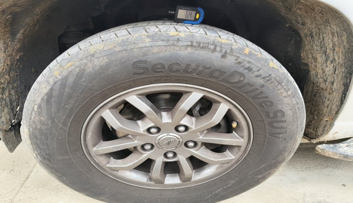 2018 Mahindra TUV300 T10, Diesel, Manual, 3,21,100 km, tyre