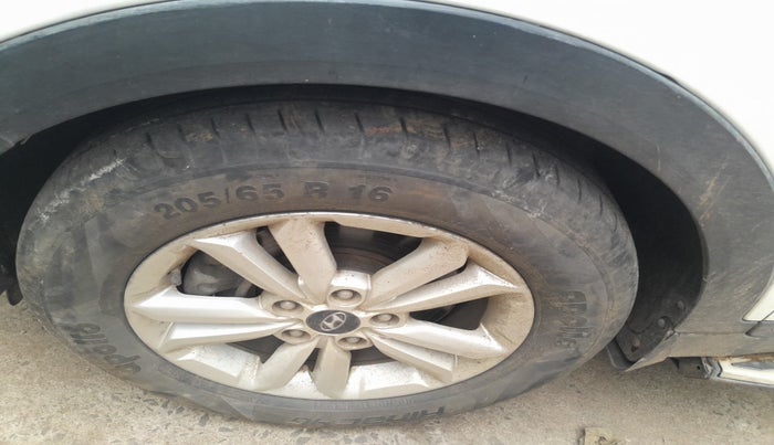 2016 Hyundai Creta SX PLUS AT 1.6 DIESEL, Diesel, Automatic, 1,06,999 km, tyre