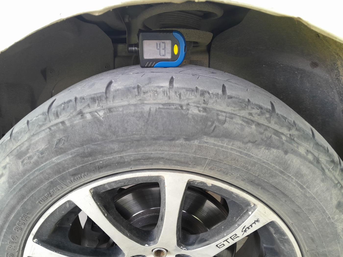 2011 Ford Figo ZXI 1.4 DIESEL, Diesel, Manual, 1,21,273 km, tyre