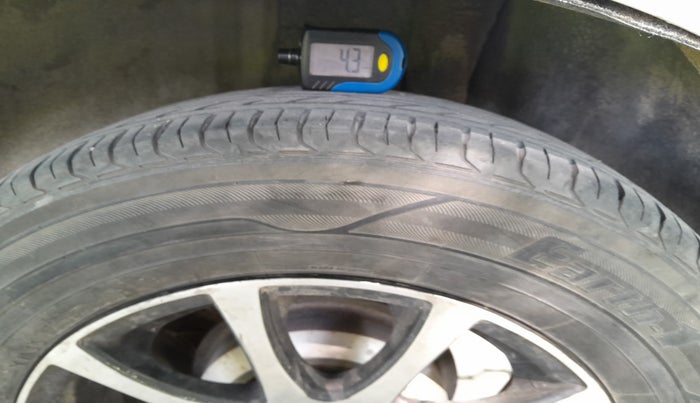 2011 Ford Figo ZXI 1.4 DIESEL, Diesel, Manual, 1,21,273 km, tyre