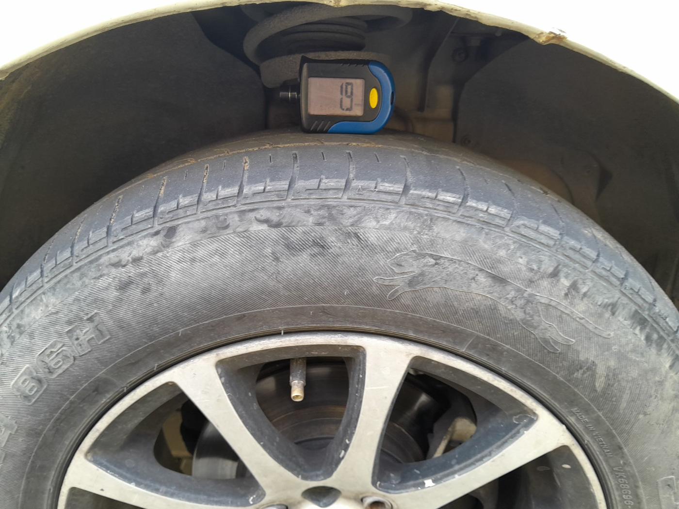 2011 Ford Figo ZXI 1.4 DIESEL, Diesel, Manual, 1,21,273 km, tyre