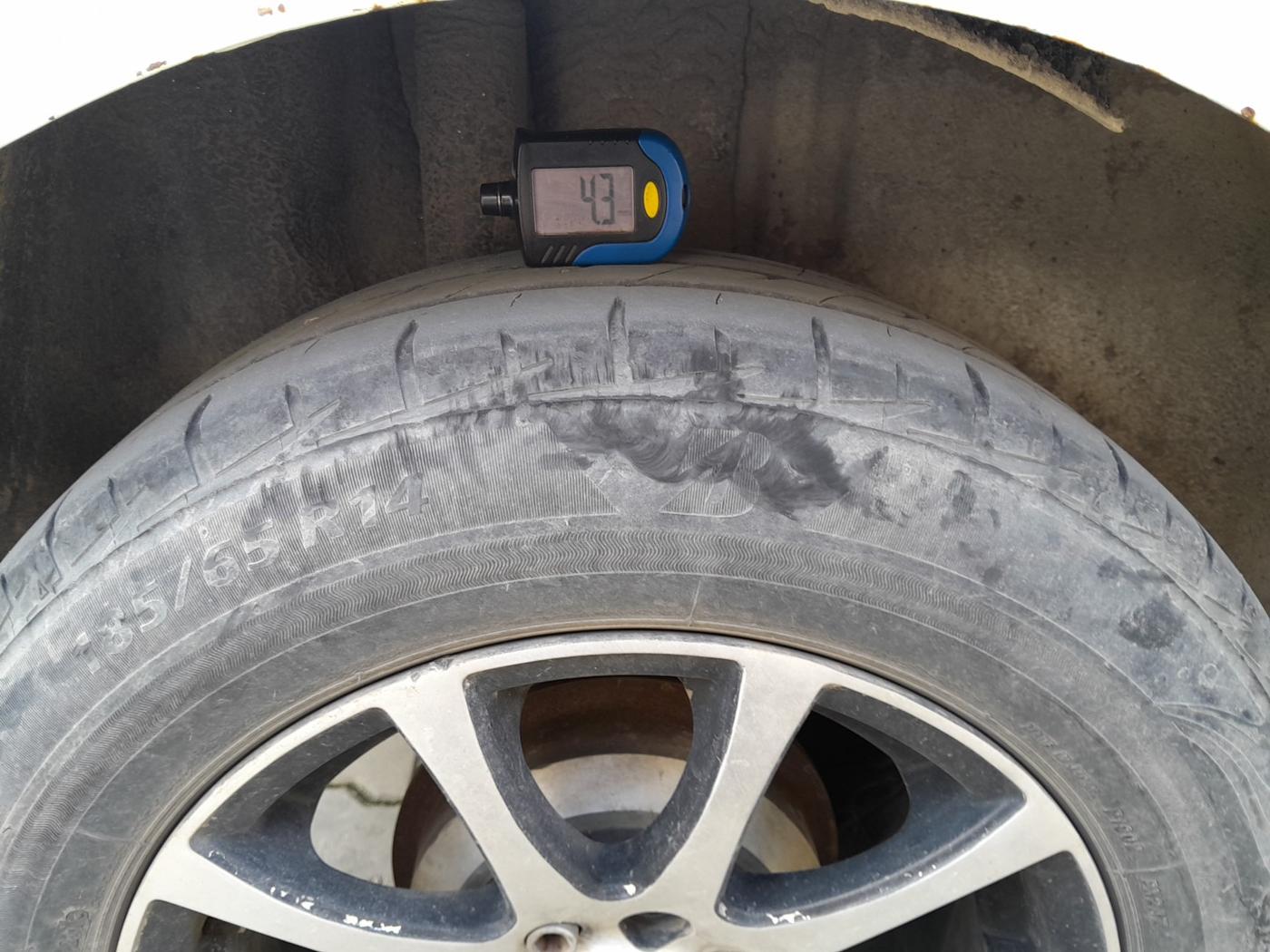 2011 Ford Figo ZXI 1.4 DIESEL, Diesel, Manual, 1,21,273 km, tyre