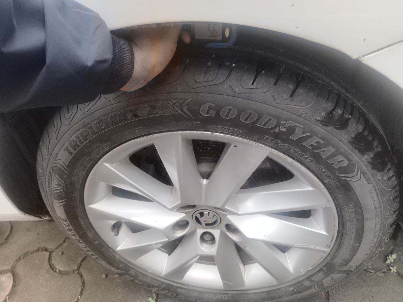 2016 Skoda Superb L&K 1.8 TSI AT, Petrol, Automatic, 64,847 km, tyre