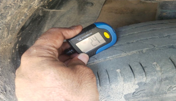 2023 Maruti BREZZA LXI SMART HYBRID, Petrol, Manual, 29,100 km, tyre