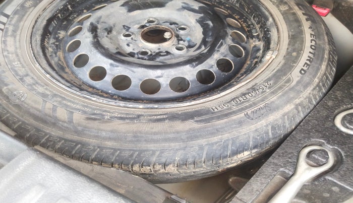 2023 Maruti BREZZA LXI SMART HYBRID, Petrol, Manual, 29,100 km, tyre