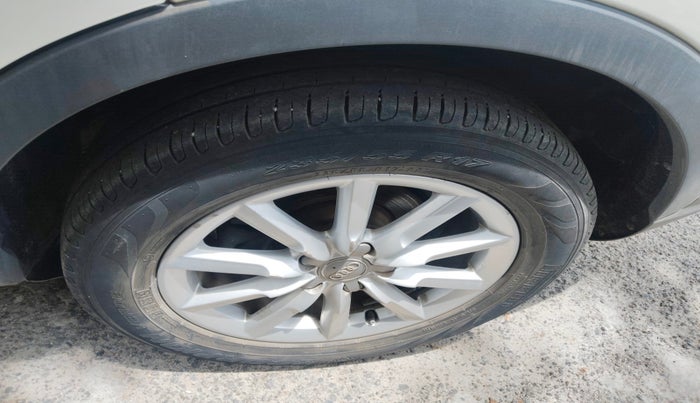 2013 Audi Q3 2.0 TFSI PREMIUM PLUS, Petrol, Automatic, 1,41,383 km, tyre