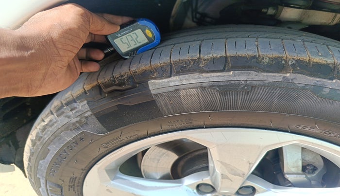 2018 Audi Q5 2.0 TDI quattro Premium, Diesel, Automatic, 1,39,970 km, tyre