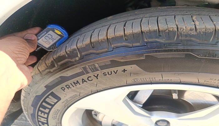 2018 Audi Q5 2.0 TDI quattro Premium, Diesel, Automatic, 1,39,970 km, tyre