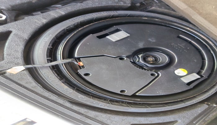 2018 Audi Q5 2.0 TDI quattro Premium, Diesel, Automatic, 1,39,970 km, tyre