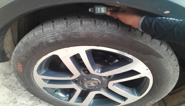 2018 Tata Hexa XT 4X2 7 STR, Diesel, Manual, 50,444 km, tyre