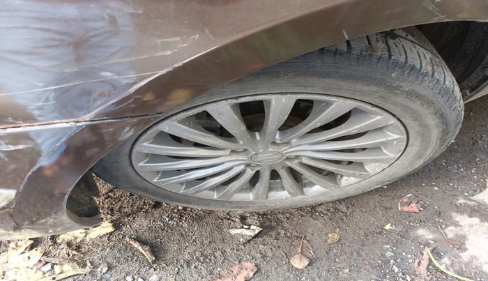 2015 Maruti Ciaz ZDI+, Diesel, Manual, 1,28,345 km, tyre