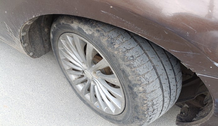 2015 Maruti Ciaz ZDI+, Diesel, Manual, 1,28,345 km, tyre