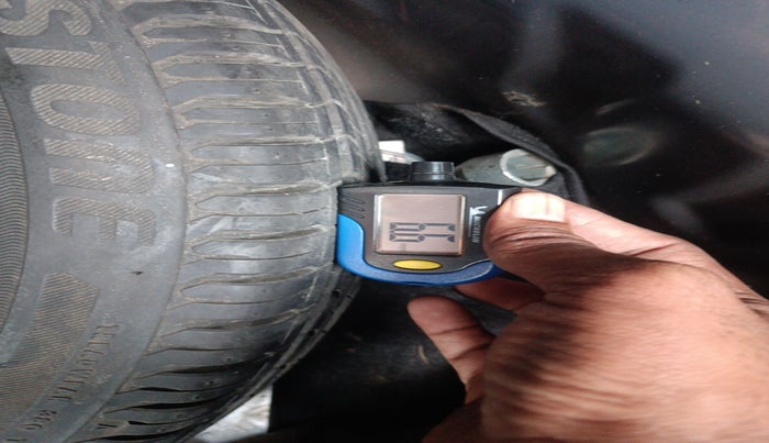 2025 Maruti Dzire ZXi AMT, Petrol, Automatic, 68,945 km, tyre