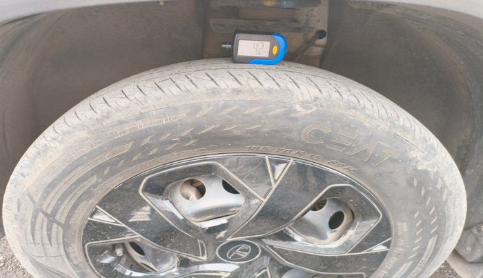 2024 Tata PUNCH ADVENTURE RHYTHM CNG MT, Petrol, Manual, 34,261 km, tyre