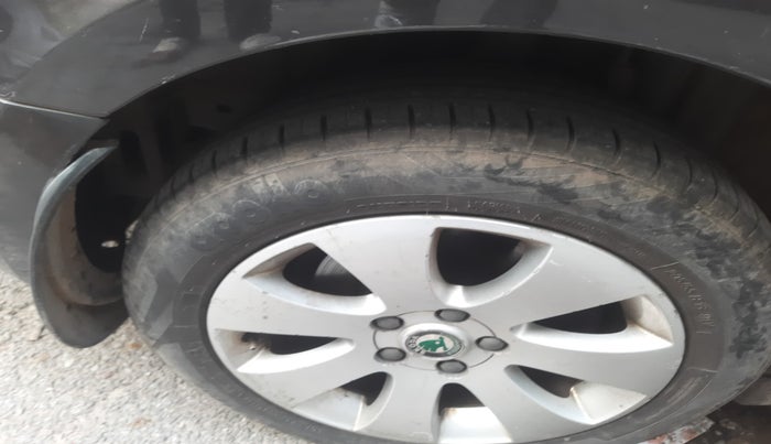 2011 Skoda Superb ELEGANCE 1.8 TSI MT, Petrol, Manual, 46,612 km, tyre