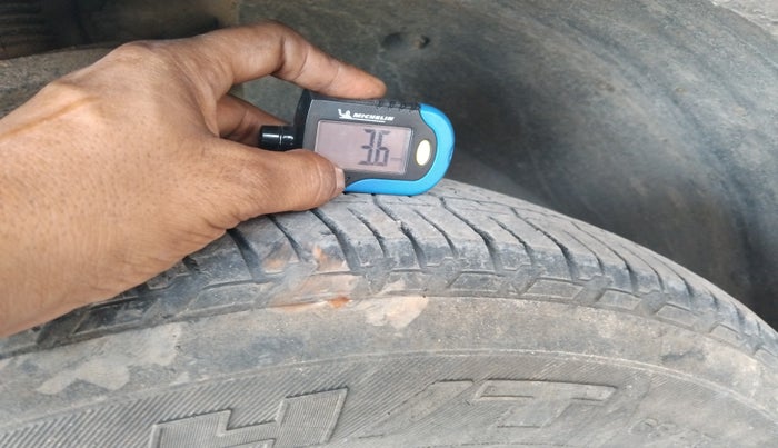 2017 Mahindra XUV500 W6, Diesel, Manual, 1,08,199 km, tyre