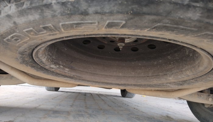 2017 Mahindra XUV500 W6, Diesel, Manual, 1,08,199 km, tyre