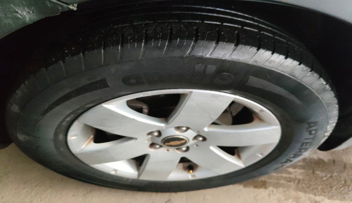 2010 Chevrolet Captiva LTZ AWD AT, Diesel, Automatic, 1,58,863 km, tyre
