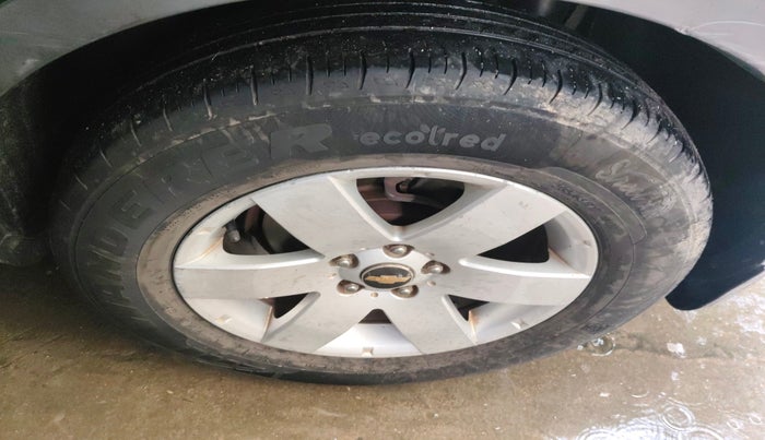 2010 Chevrolet Captiva LTZ AWD AT, Diesel, Automatic, 1,58,863 km, tyre