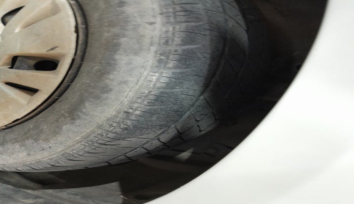 2012 Maruti Swift VDI, Diesel, Manual, 1,73,493 km, tyre