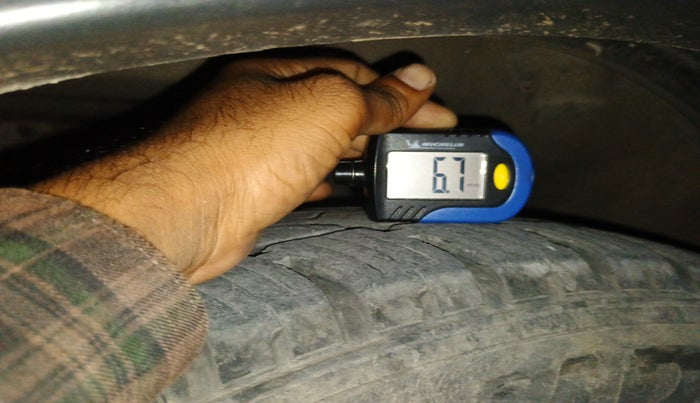 2017 Tata Hexa XTA 4X2 7 STR, Diesel, Automatic, 81,750 km, tyre