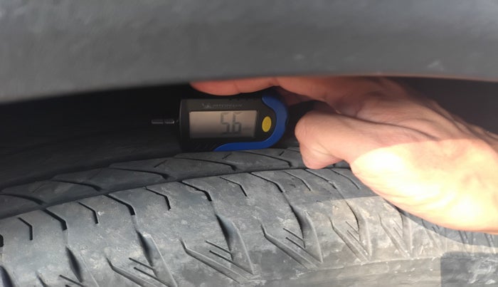 2023 Mahindra XUV700 AX 7 D AT 7 STR, Diesel, Automatic, 26,311 km, tyre