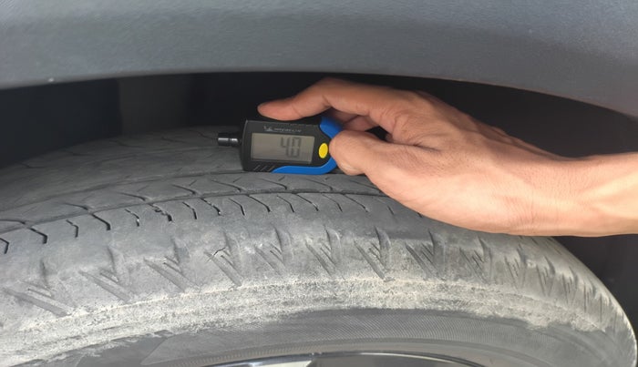 2023 Mahindra XUV700 AX 7 D AT 7 STR, Diesel, Automatic, 26,311 km, tyre