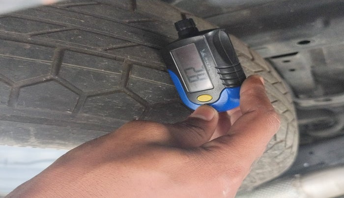 2023 Mahindra XUV700 AX 7 D AT 7 STR, Diesel, Automatic, 26,311 km, tyre