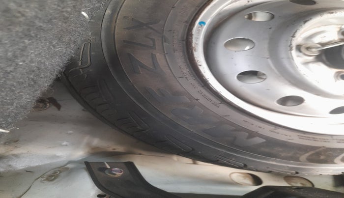 2017 Maruti Wagon R 1.0 LXI CNG, Petrol, Manual, 1,99,506 km, tyre