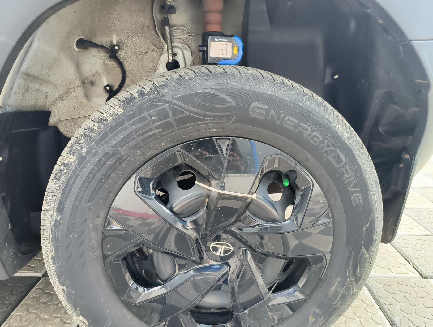 2025 Tata PUNCH Adventure Plus iCNG, Petrol, Manual, 11,000 km, tyre
