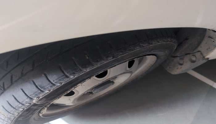 2016 Maruti Alto K10 LXI CNG, Petrol, Manual, 2,10,580 km, tyre