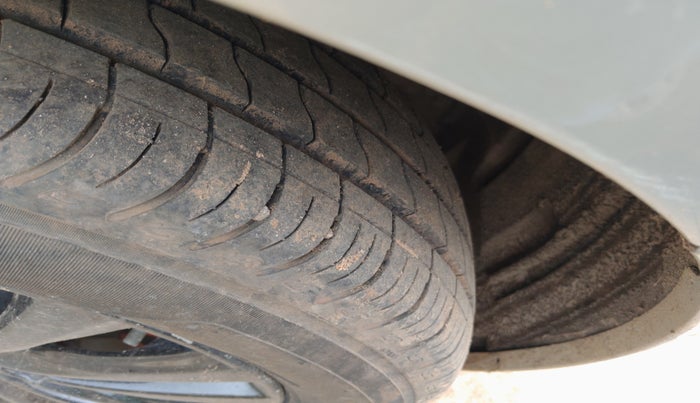 2016 Maruti Ciaz VXI+, Petrol, Manual, 82,747 km, tyre