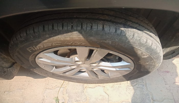 2018 Maruti Vitara Brezza ZDI, Diesel, Manual, 1,77,284 km, tyre