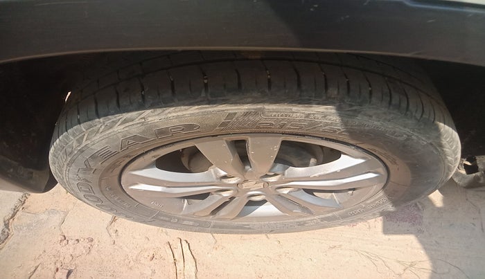 2018 Maruti Vitara Brezza ZDI, Diesel, Manual, 1,77,284 km, tyre