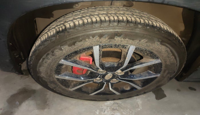 2017 Mahindra KUV 100 NXT K8 P 6 STR, Petrol, Manual, 56,500 km, tyre