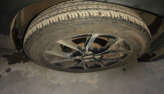 2017 Mahindra KUV 100 NXT K8 P 6 STR, Petrol, Manual, 56,500 km, tyre