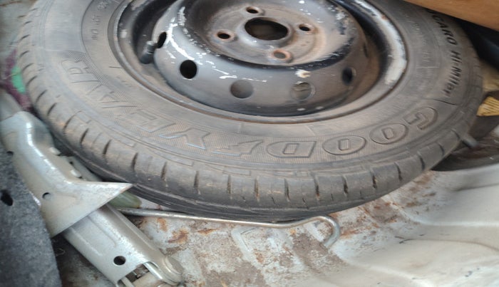 2010 Maruti Alto LXI, Petrol, Manual, 69,976 km, tyre