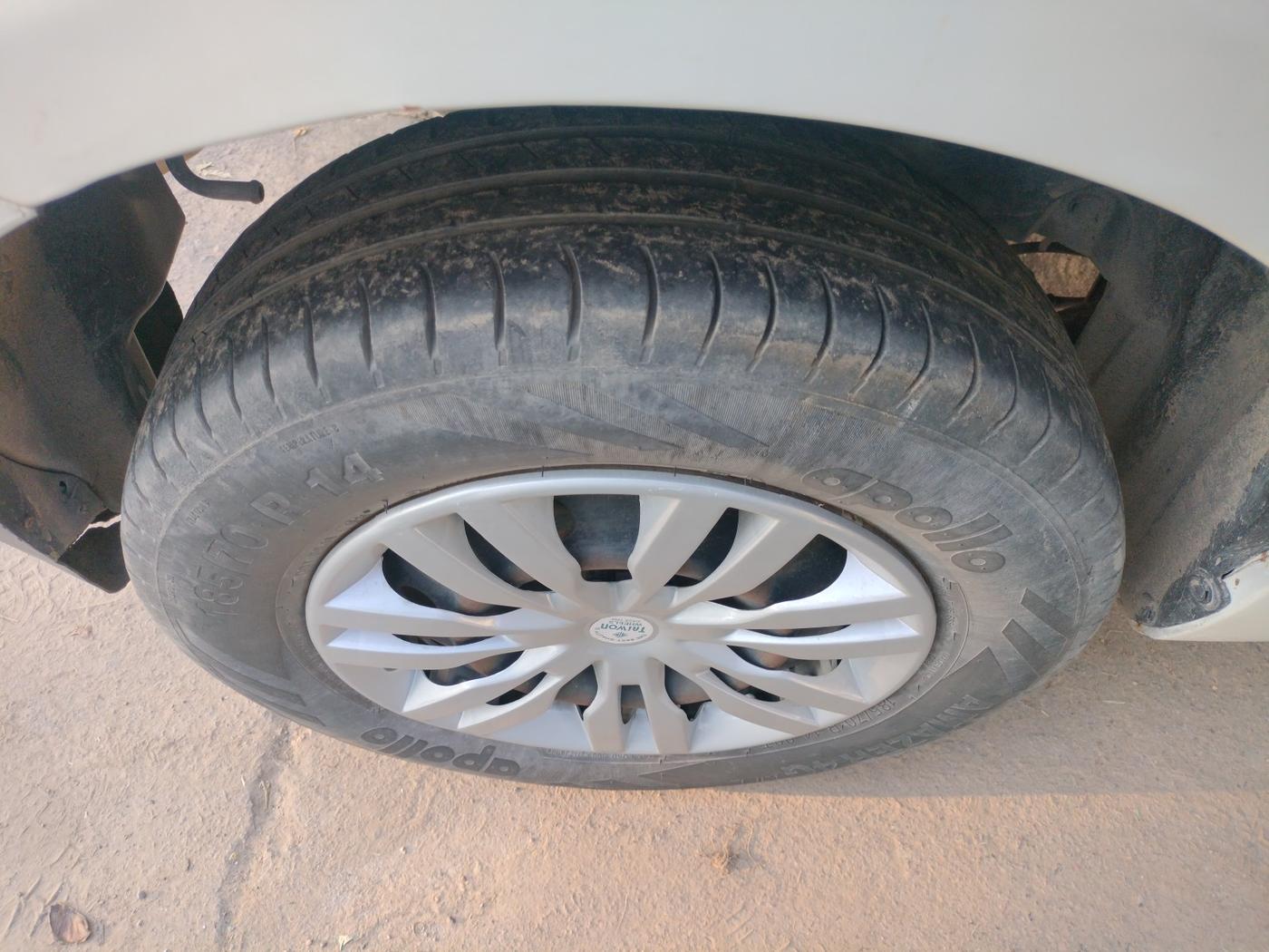 2016 Maruti Swift VXI, Petrol, Manual, 1,17,135 km, tyre
