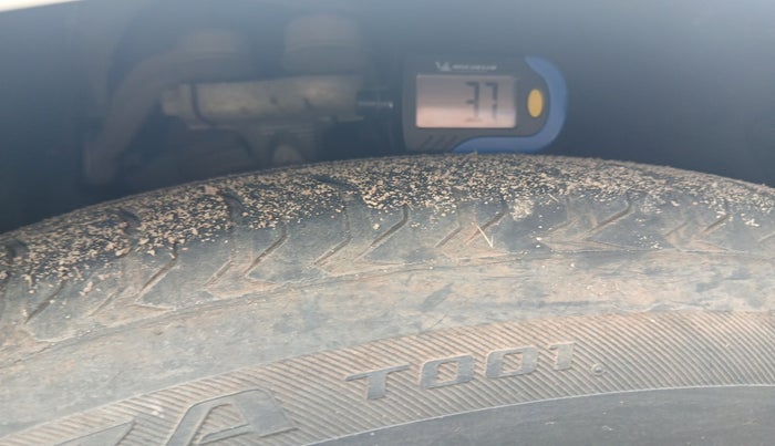 2014 Audi A6 35 TDI PREMIUM PLUS, Diesel, Manual, 1,02,850 km, tyre