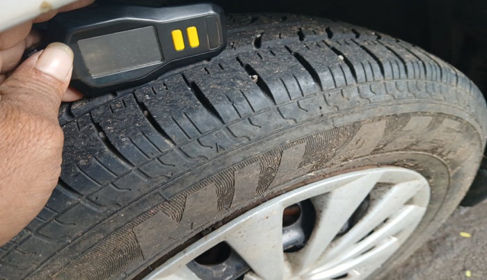 2010 Maruti Swift Dzire LXI, Petrol, Manual, 11,38,920 km, tyre