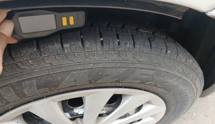 2010 Maruti Swift Dzire LXI, Petrol, Manual, 11,38,920 km, tyre