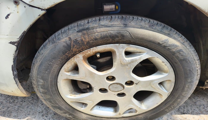 2013 Renault Scala RXL DIESEL, Diesel, Manual, 3,16,148 km, tyre